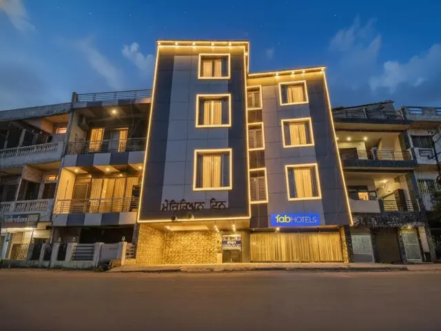 Fabhotel Meridian Inn