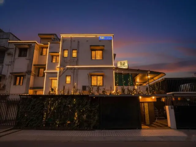 Fabhotel Viva House