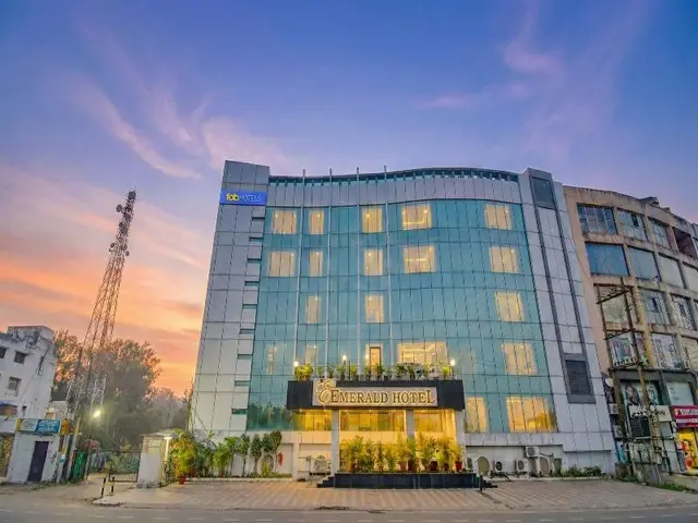 Fabhotel Emerald