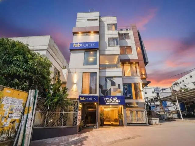 Fabhotel Emirates Inn