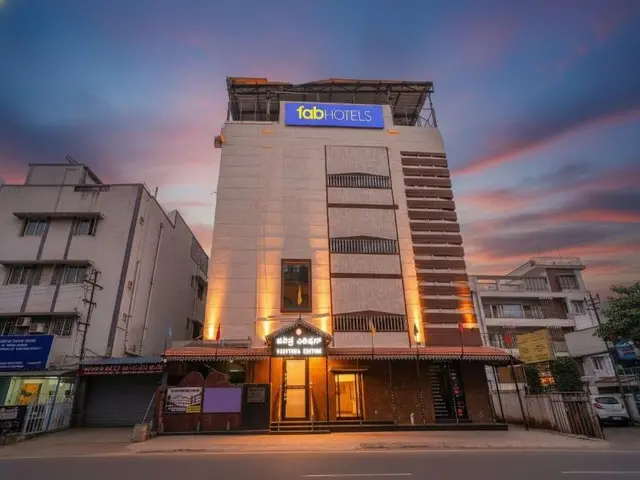Fabhotel Pavithraa Edition