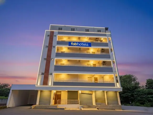 Fabhotel Metro