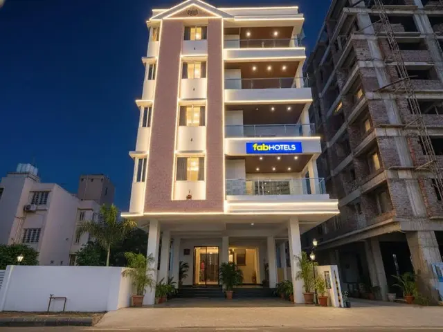 Fabhotel Prime Athiti Delight Stay