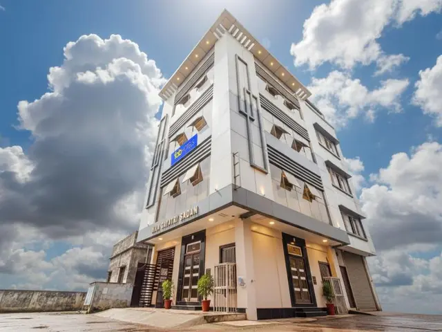 Fabhotel Maa Gayatri Sadan
