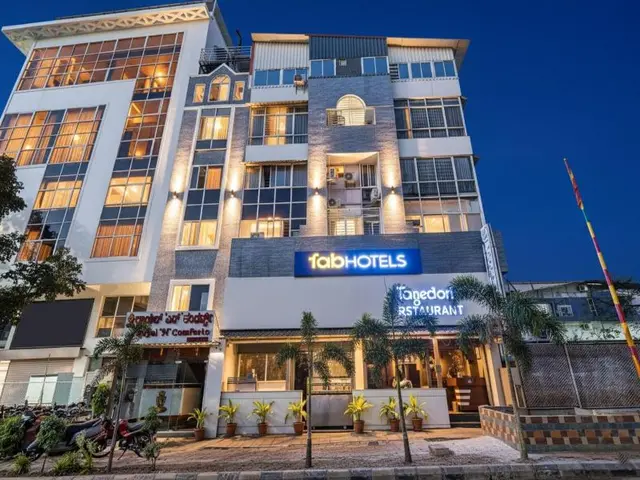 Fabhotel Royal N Comforts