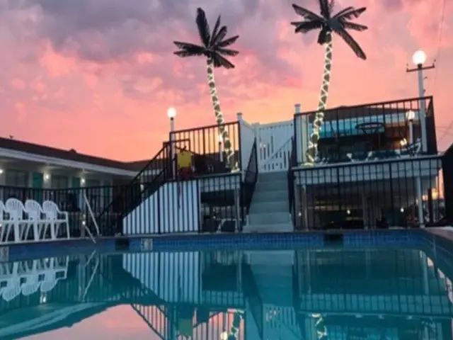 Surfcomber motel