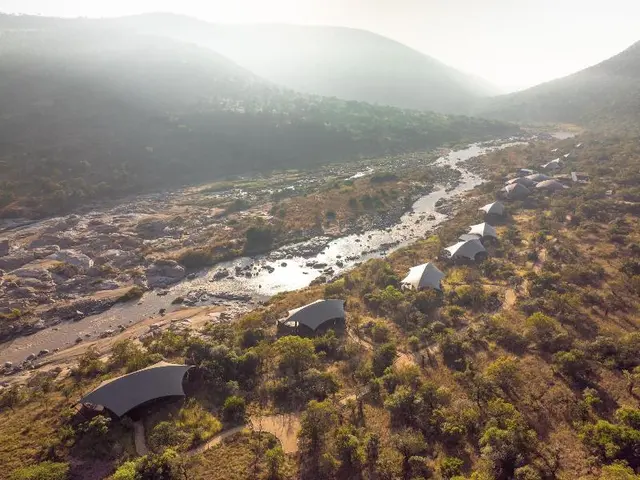 Madwaleni River Lodge - Babanango Game Reserve