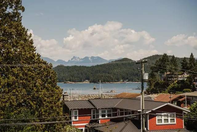 Gibsons Landing Inn