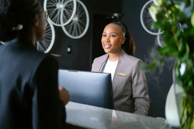 Q's Evander Hotel And Apartments