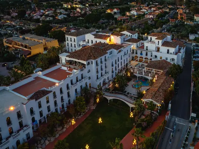Phi Hotel Sighientu