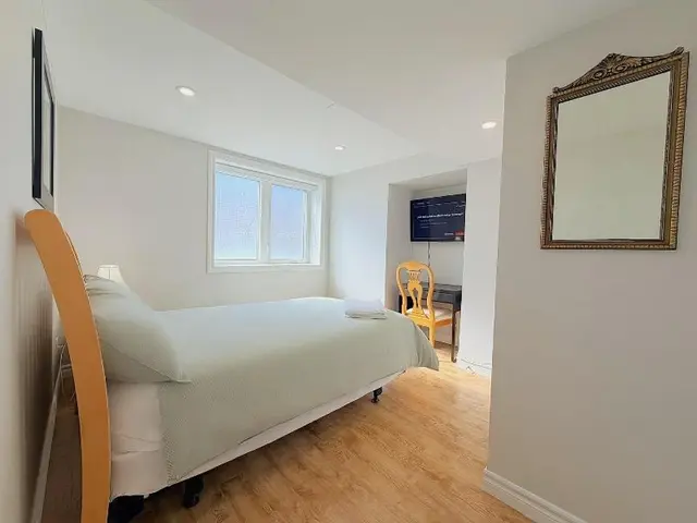 Cozy Home In Richmond Hill With Free Parking
