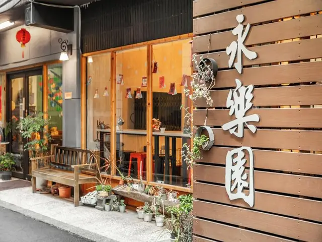 Forever Happiness Hostel