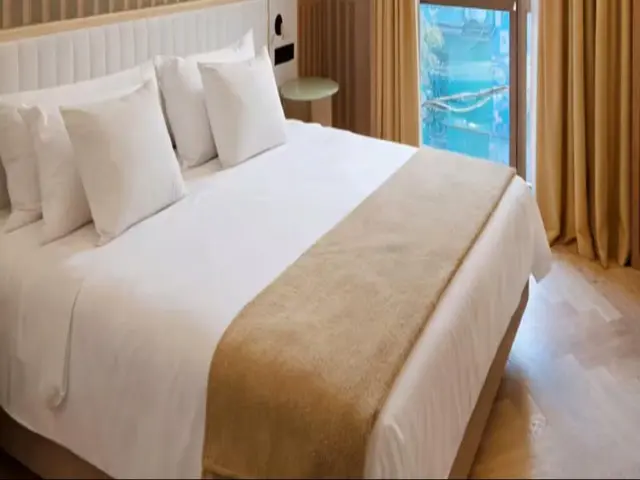 Cuber House Valencia, Curio Collection by Hilton