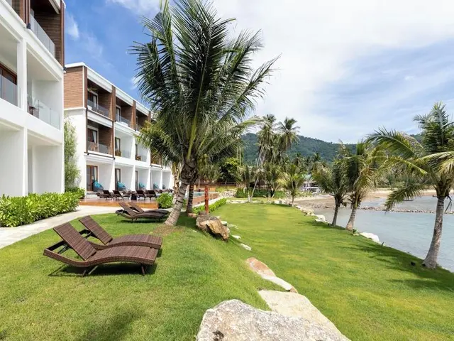 X Sea Khanom Harbor Bay Resort