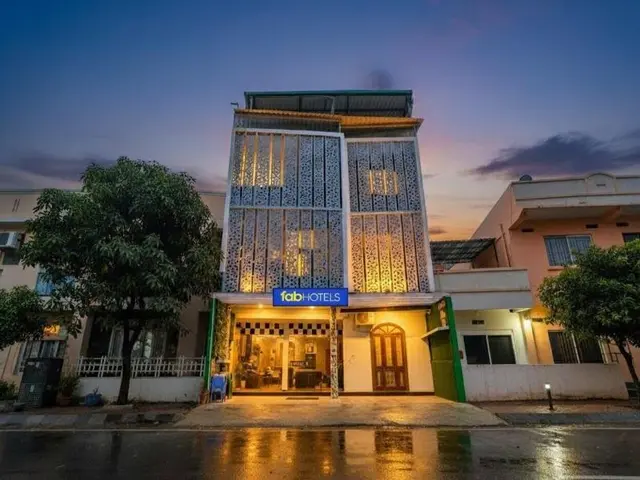 Fabhotel Duke Inn