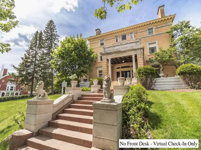 Historic Cotton Mansion Duluth Boutique Hotel