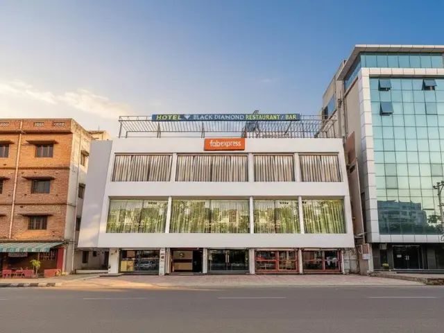 Fabhotel Black Diamond