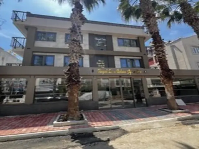 Hayal Lara