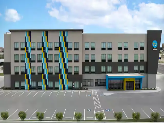 Tru by Hilton Midland East