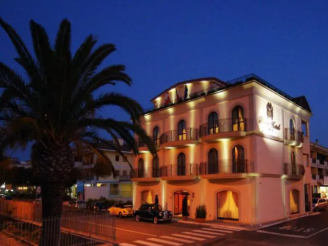 Bram Hotel