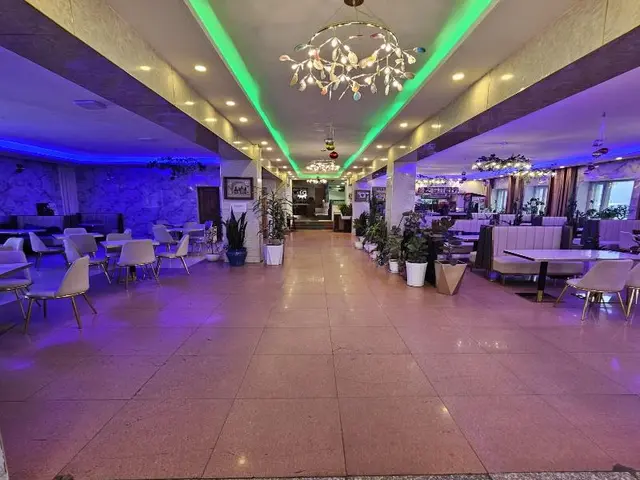 Land Hotel