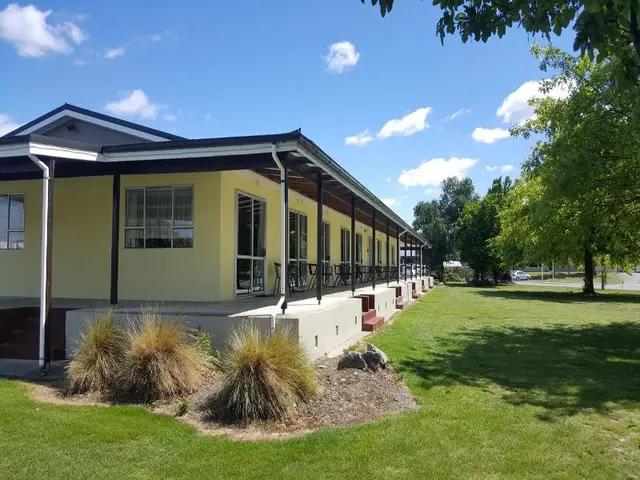 "high Country Lodge, Motels & Backpackers"