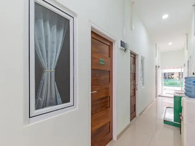 Urbanview Hotel Nakasya Burangrang