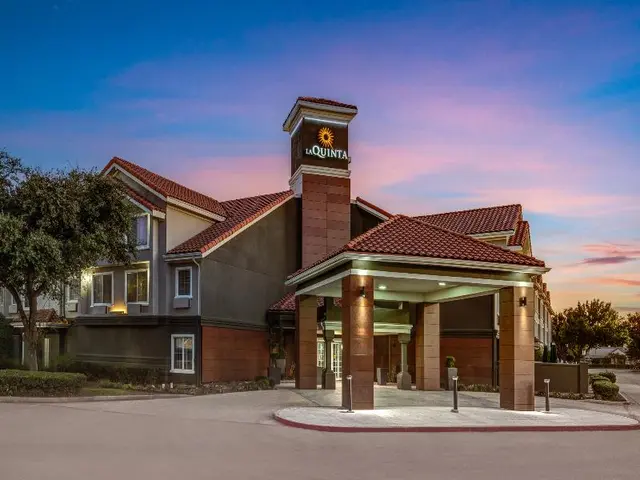 La Quinta Inn & Suites Dallas DFW Airport North