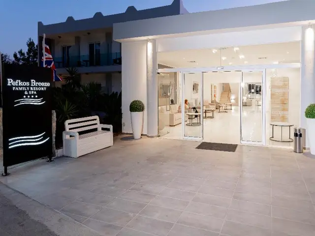 Pefkos Breeze Family Resort & Spa