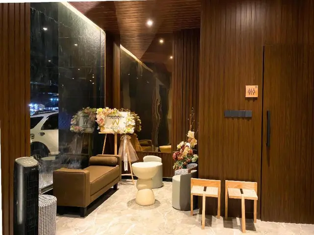 The W Avenue