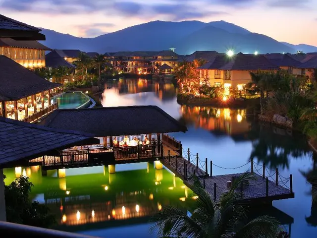 Yalong Bay Villas & SPA