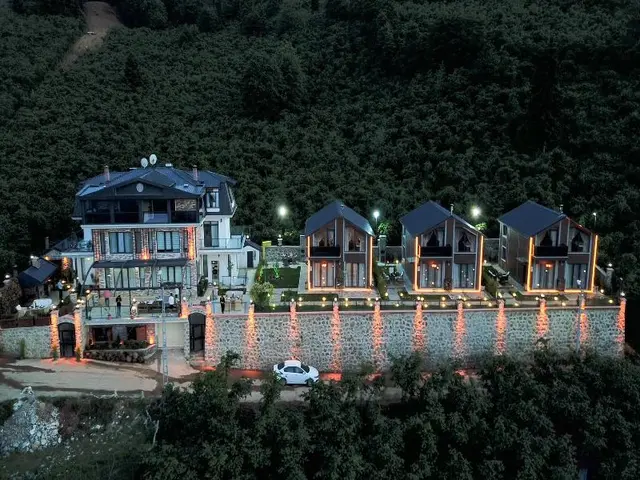 Poison Garden Suite & Spa