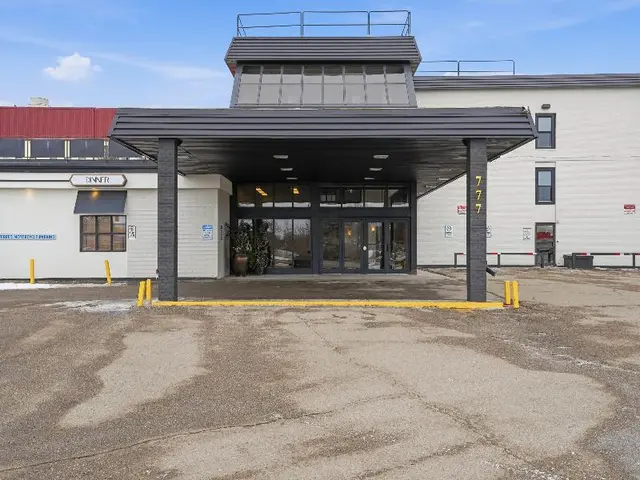 Seven Oaks Hotel Regina