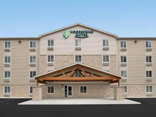 Woodspring Suites At Cleveland North