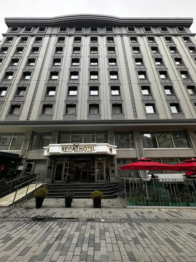Revia Square Hotel