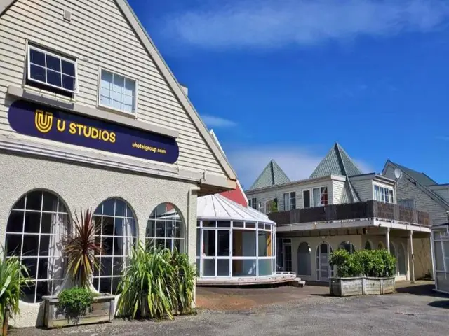 U Studios Paraparaumu, SureStay Collection Best W