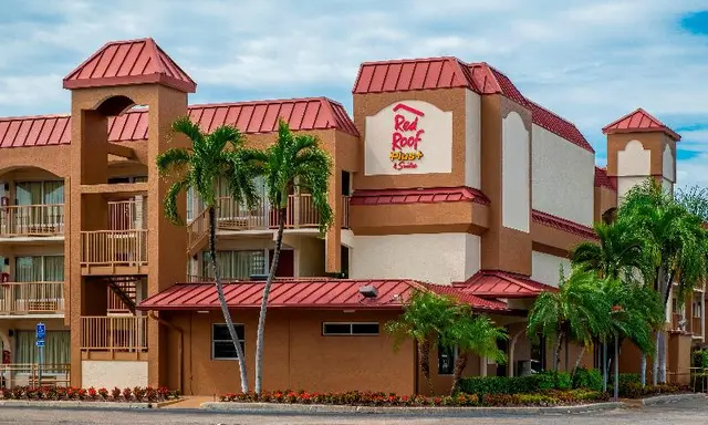 Red Roof PLUS+ & Suites Naples Downtown-5th Ave S