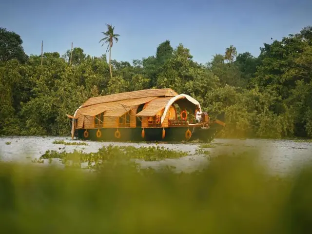 Spice Coast Houseboat, A CGH Earth Experience