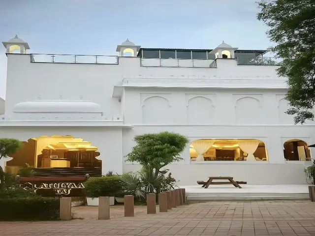 Hotel Atulyaa Taj