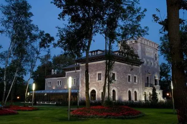 Castillo del Bosque la Zoreda