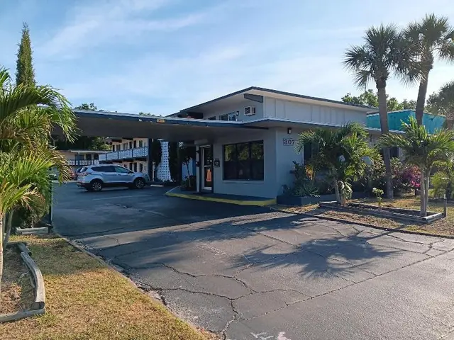 Budget Inn East