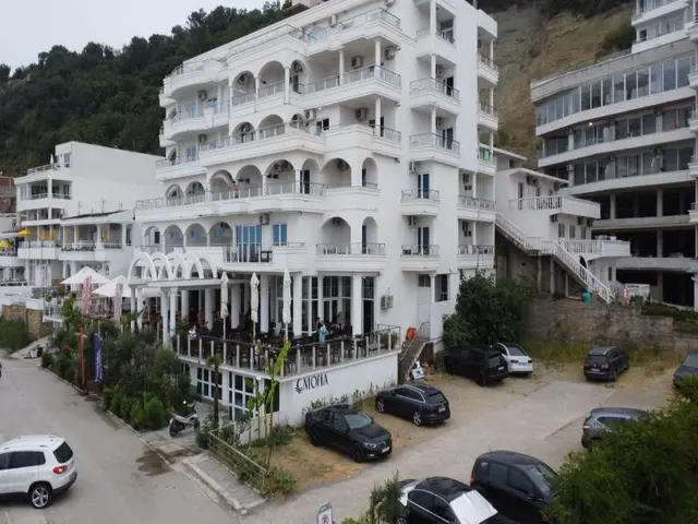 Hotel Mona