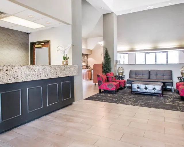 Greenstay Inn & Suites CourtView 