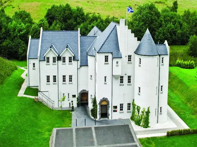Glenskirlie House and Castle