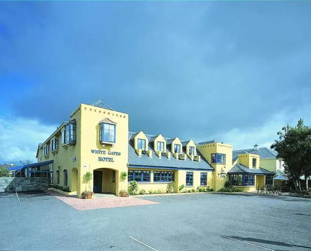 Whitegates Traditional Pub & Accommodation