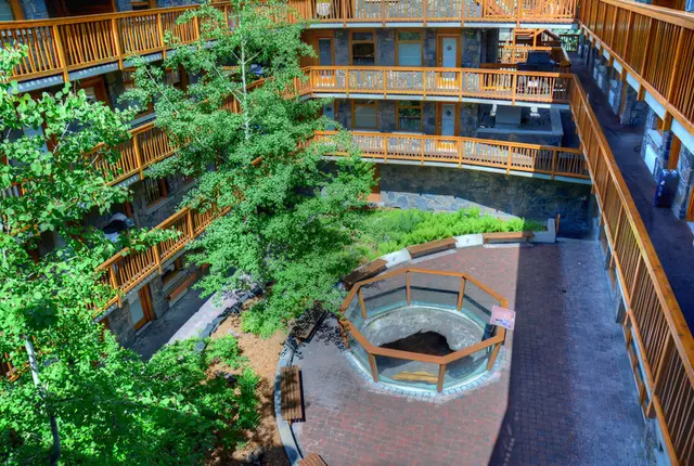 Fox Hotel & Suites