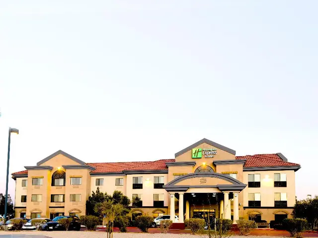 Holiday Inn Express & Suites Barstow-Outlet Center