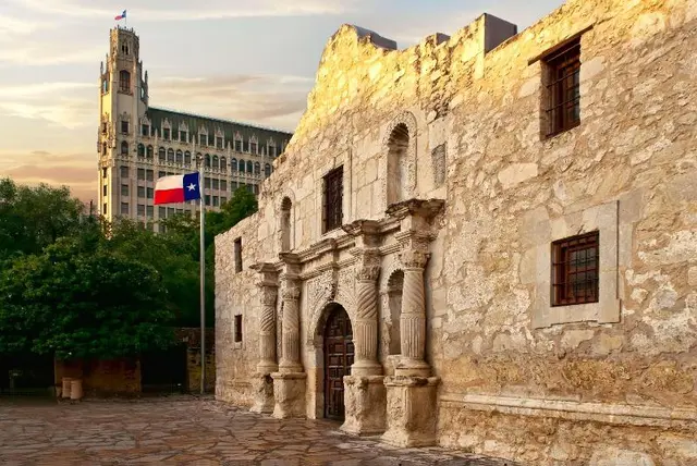 The Emily Morgan San Antonio-DoubleTree by Hilton