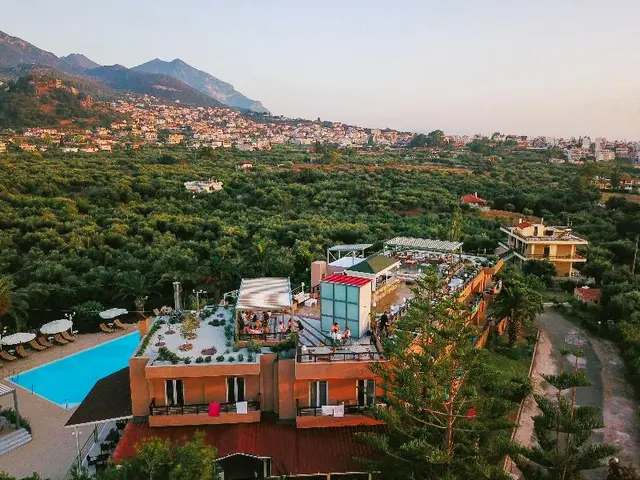 Apollo Resort Art
