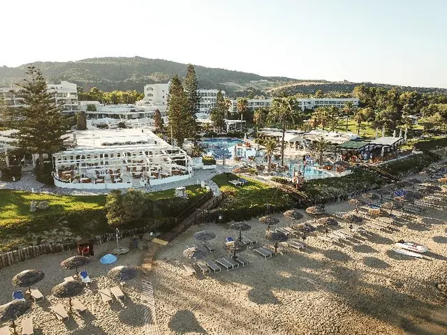 Robinson Kyllini Beach